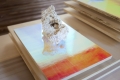 Laura Pugno, A futura memoria, 2018, jesmonite, pellicola multicolor e legno, installazione di dimensioni variabili