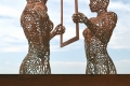 Bonzanos Art Group, Se ti guardo mi riconosco, 2016, scultura in filo verniciata in rame, cm. 45x50x40