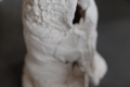Camilla Marinoni, Voce del corpo. Fame d'amore, 2021, ceramica, ingobbi e smalti, misure variabili da cm 12x7x8 a cm 24x14x12