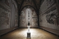 Luca Freschi, Cariatide 03 (Civetta), 2019, terracotta ceramica e legno, cm 44x44x390,  Museo Nazionale di Ravenna, 2019, ph. Filippo Venturi