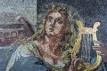 Barbara Giavelli, Vittoria Giulia (tributo a Raffaello, Musa Euterpe), 2004, mosaico in marmi, smalti e ori 24 Kt, cm. 90,5x113, cornice in ferro