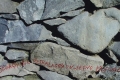 Fiorella Bologna, Se una grande pietra lascia un segno profondo,tante piccole pietre formano un muro che ti sorregge, part., cm. 80x100, fotografia su pannelli metallici, scrittura
