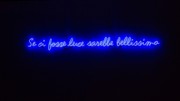 Elena Bellantoni, Se ci fosse luce sarebbe bellissimo, 2022, scritta  al neon, cm. 200. Courtesy of the artist. Ph. Cristina Patuelli